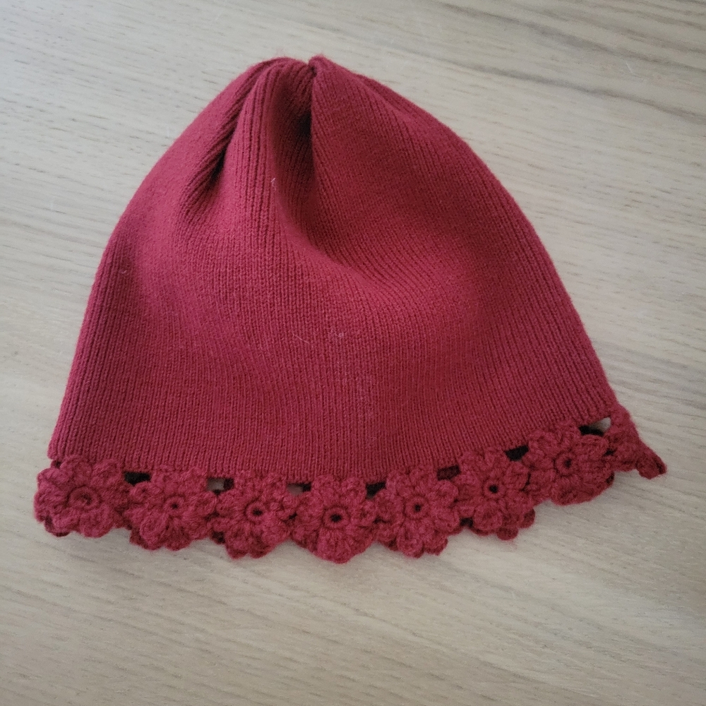 April Cornell Adorable Raspberry Daisy Toque/Beanie Wool Blend